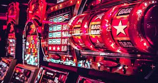 Pertandingan MMA dalam octagon dengan tvtoto menampilkan profil pejuang dan pasar taruhan