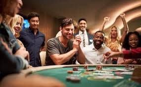 Antarmuka taruhan MMA tvtoto menampilkan pilihan pejuang, pasar, odds, dan slip konfirmasi